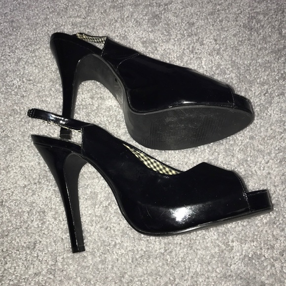 *FREE WITH PURCHASE Black Patten Leather Peep Toe - Picture 2 of 5